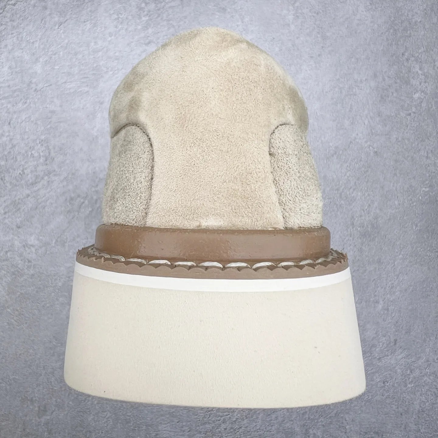 Pick up locally 💰600 UGG 6913 Tasman Lug suede round toe lightweight low-top lifestyle casual shoes. All shoes are made from the same factory as ZP. Longfeng A-grade Australian imported sheepskin and wool are integrated. Brand OEM production line fully follows the ZP process. OEM original pattern maker adheres to the principle of no original shoes and no development selection. Pay attention to every detail. The most authentic version on the market TREADLITE "Light Wing" technology outsole Lightweight/durable/flexible/pile size: 40 41 42 43 44 Coding: yby2936060